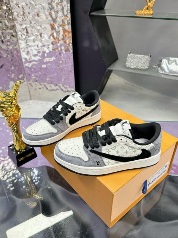 x Nike Shoes 6038-2327 - Image 4