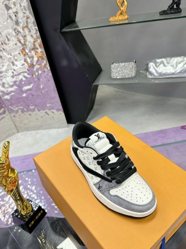 x Nike Shoes 6038-2327 - Image 6