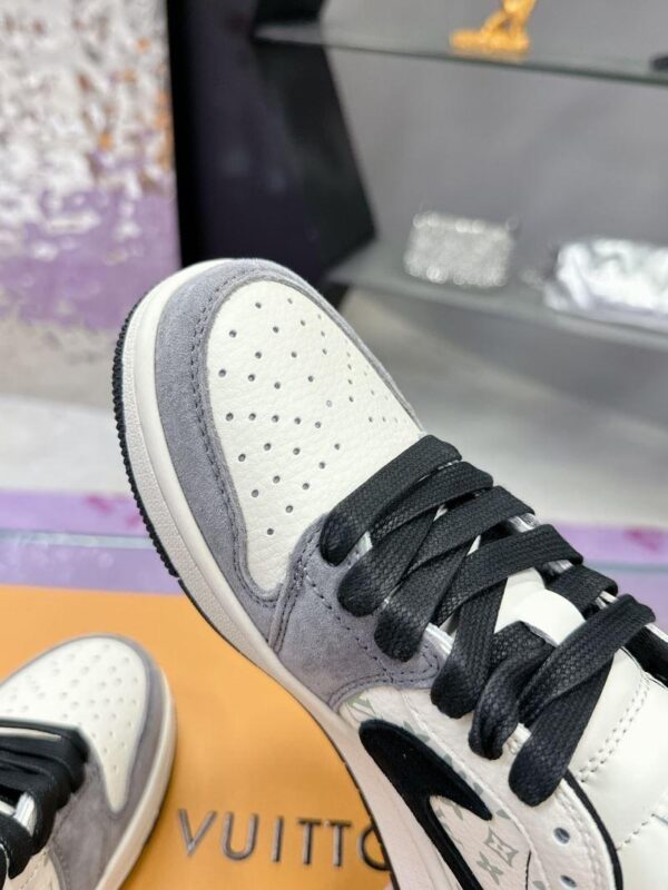 x Nike Shoes 6038-2327 - Image 7