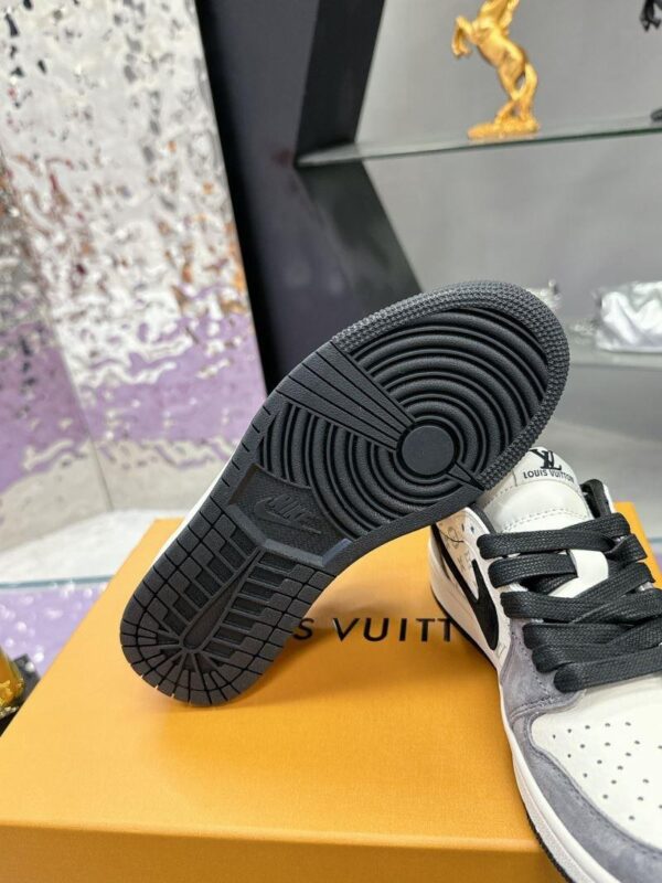 x Nike Shoes 6038-2327 - Image 9