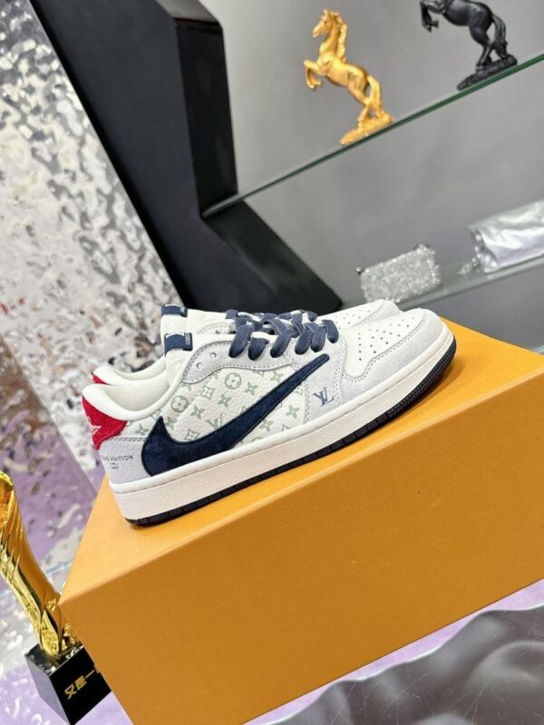 x Nike Shoes 6038-2326 - Image 2