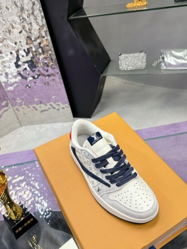 x Nike Shoes 6038-2326 - Image 5
