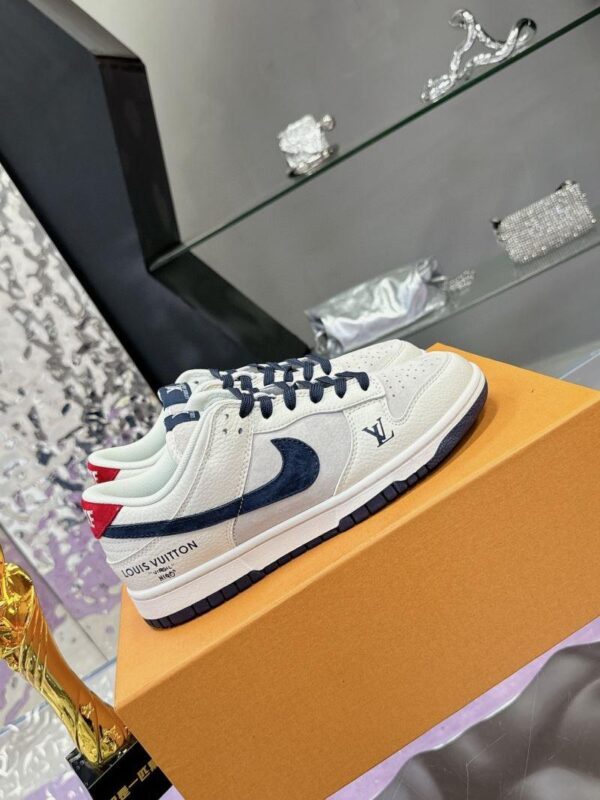 x Nike Shoes 6038-2324 - Image 3