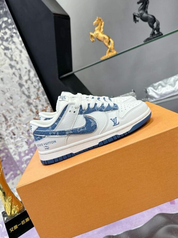 x Nike Shoes 6038-2322 - Image 2