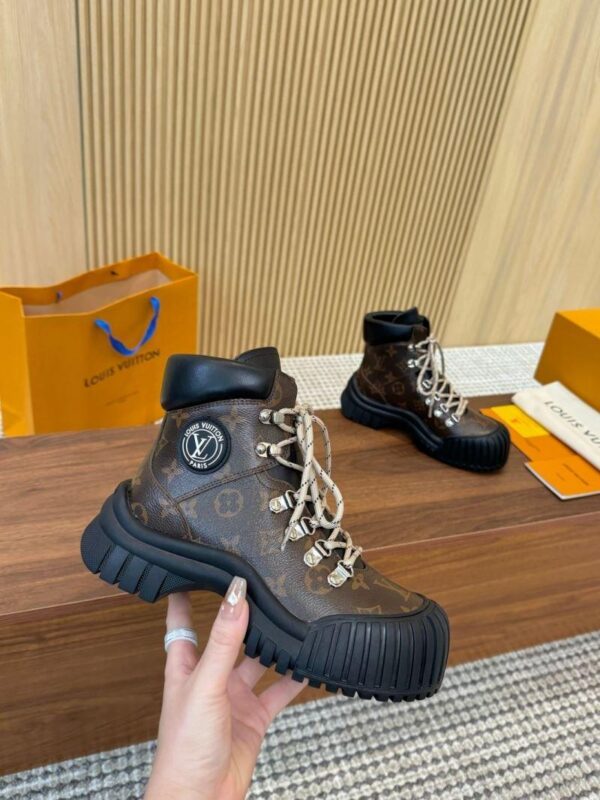 Boots 6045-3266