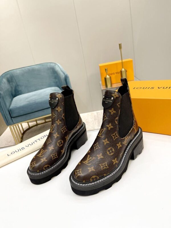 Boots 6045-3261
