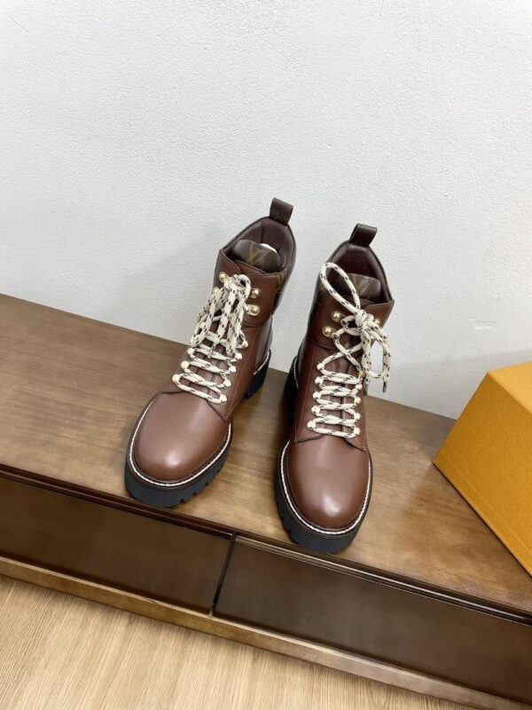 Boots 6045-3256