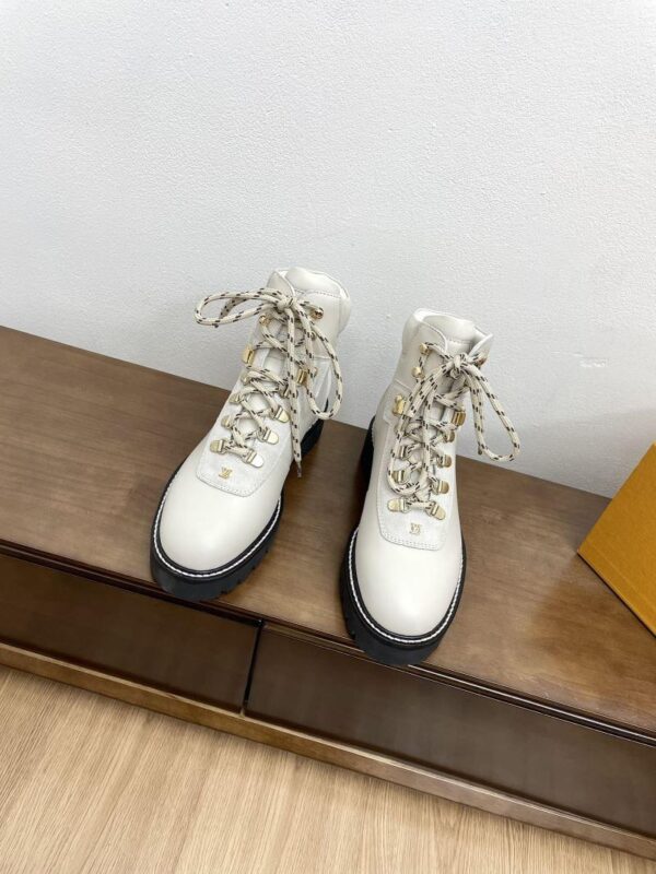 Boots 6045-3253