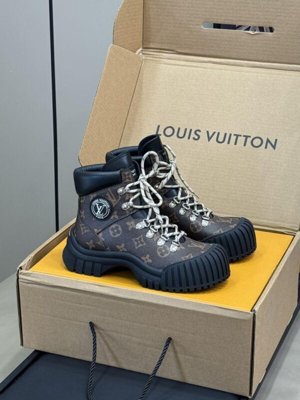 Boots 6045-3161