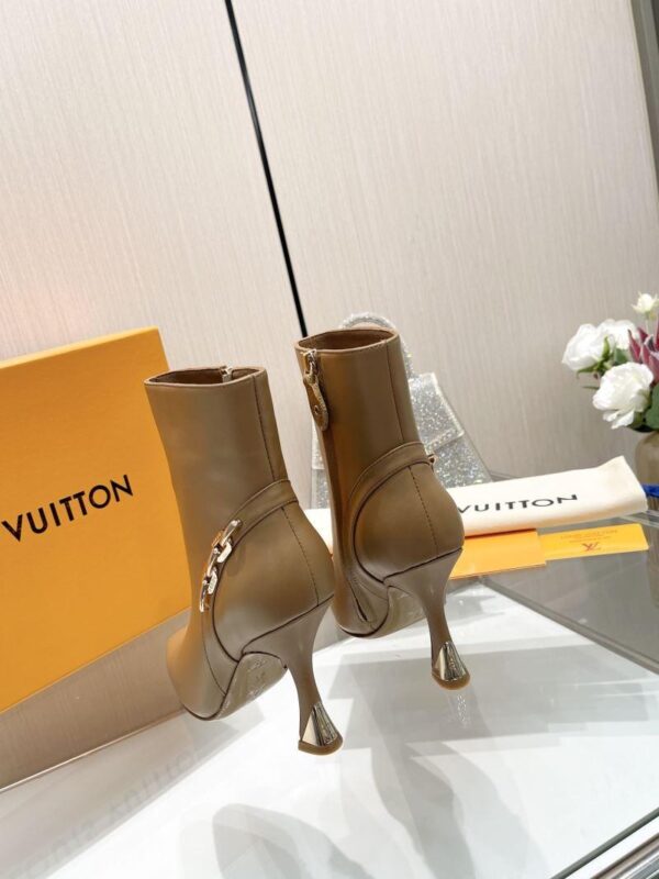 Boots 6045-3105