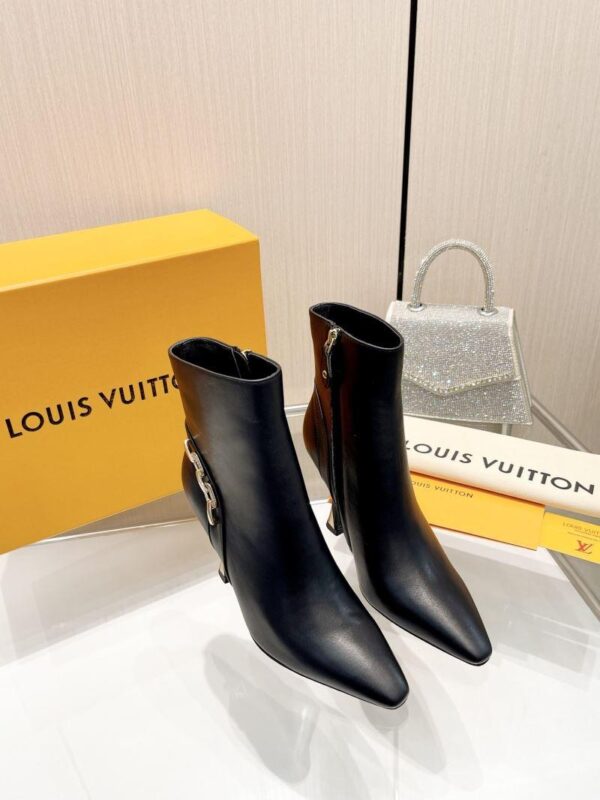Boots 6045-3102