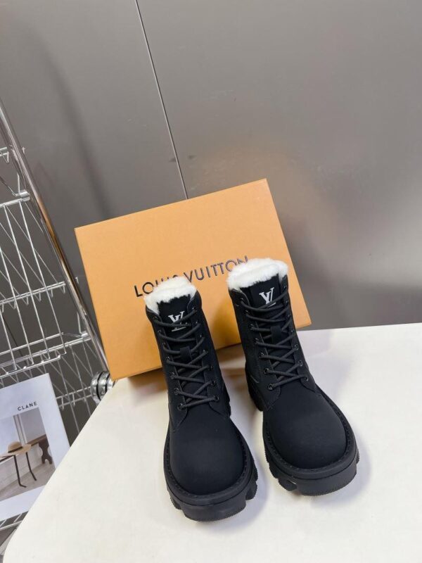 Boots 6047-2582