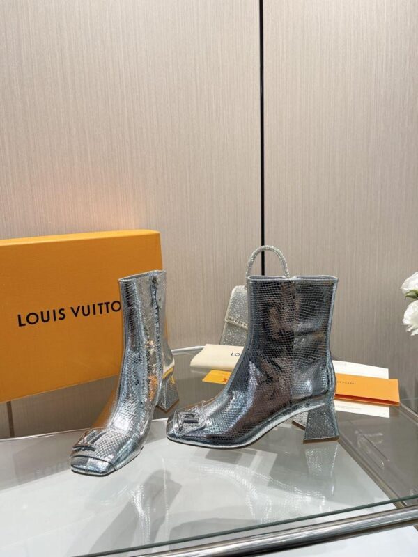 Boots 6045-3098