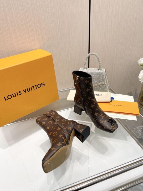 Boots 6045-3096