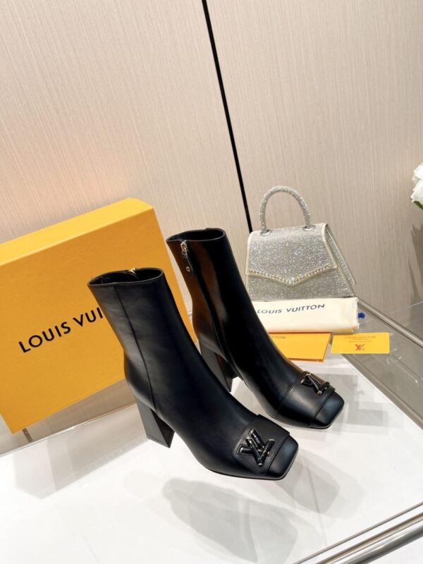 Boots 6045-3094