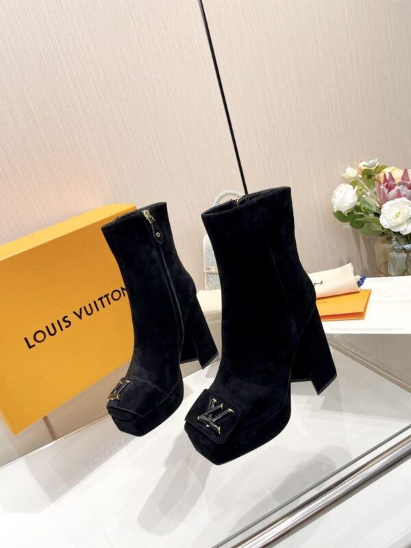 Boots 6045-3088