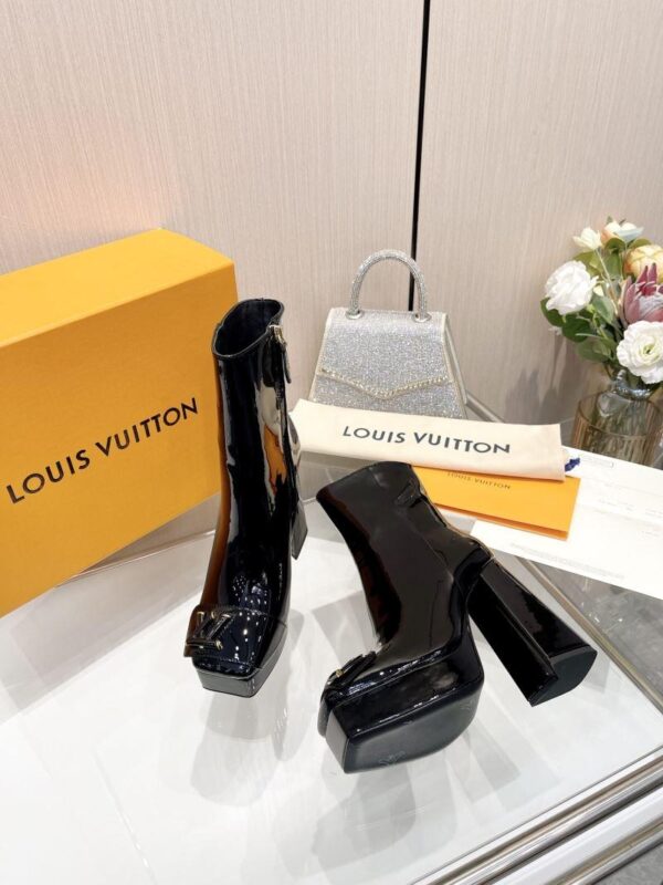 Boots 6045-3084