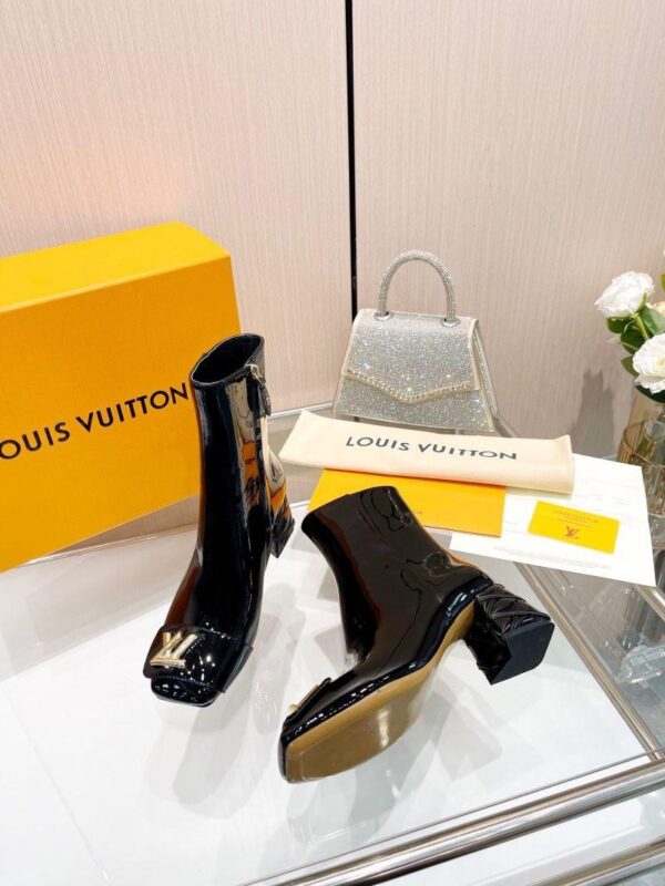 Boots 6045-3079