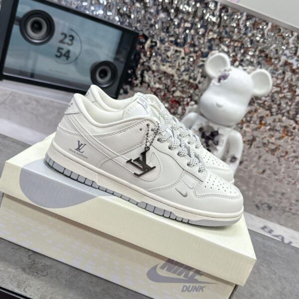 x Nike Shoes 6080-2327 - Image 2