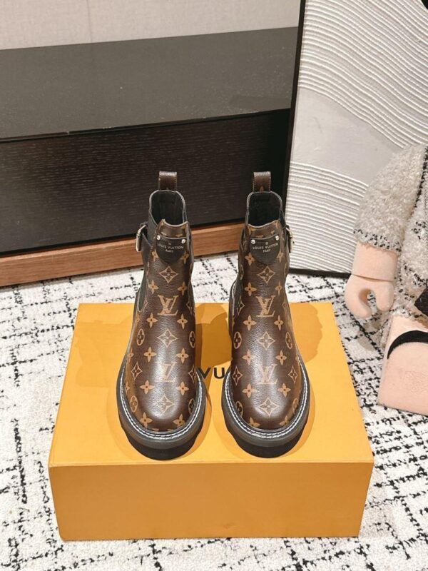 Boots 6047-2496