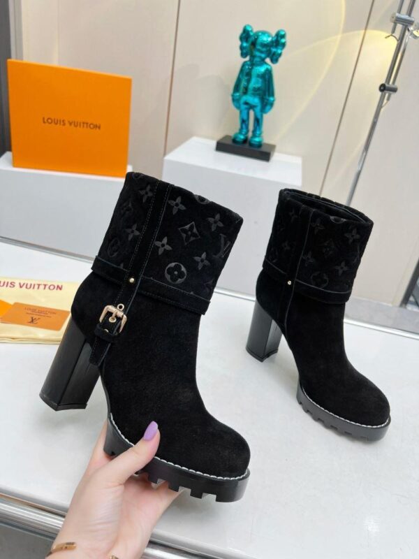 Boots 6045-3062