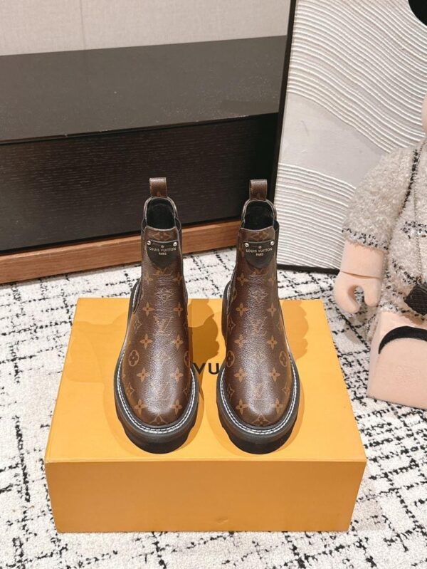 Boots 6047-2493