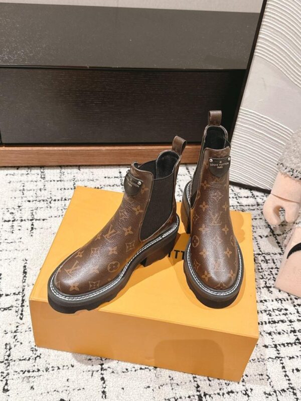 Boots 6047-2493 - Image 2