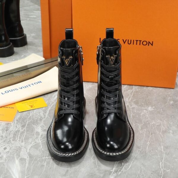 Boots 6045-3053