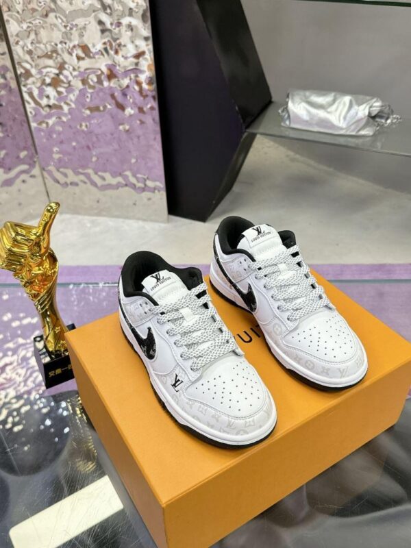 x Nike Shoes 6045-3382 - Image 2
