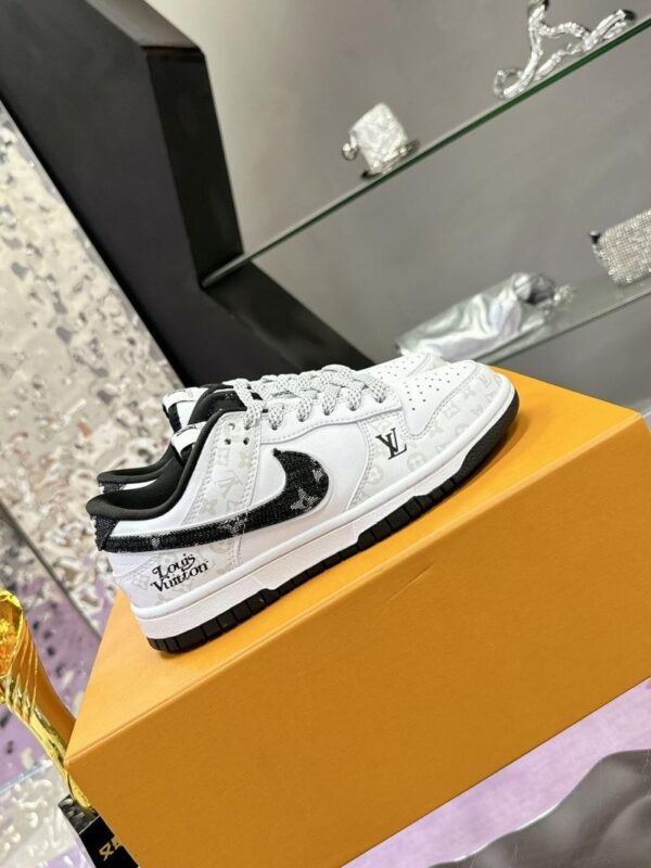 x Nike Shoes 6045-3382 - Image 3
