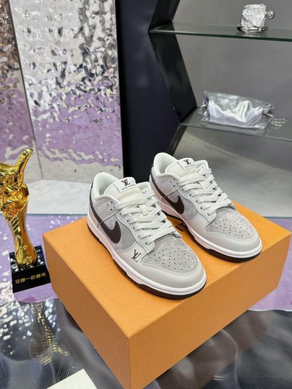 x Nike Shoes 6045-3379 - Image 2