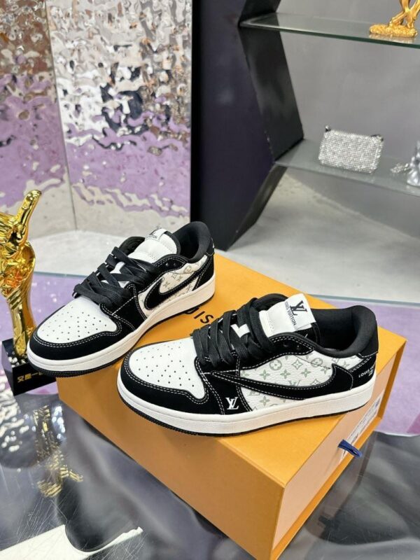 x Nike Shoes 6045-3377 - Image 3