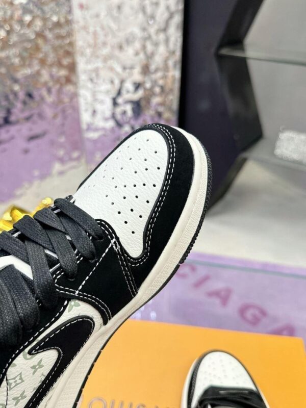 x Nike Shoes 6045-3377 - Image 6