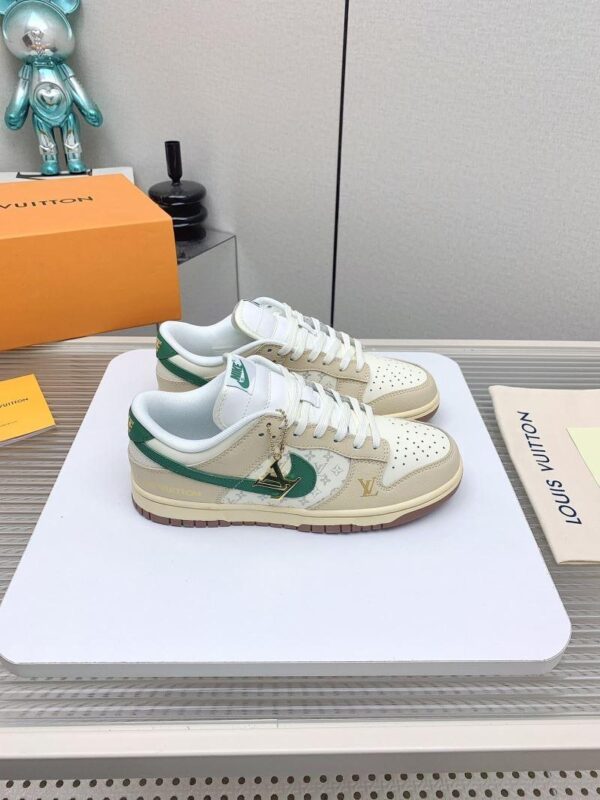 x Nike Shoes 6045-3167 - Image 2