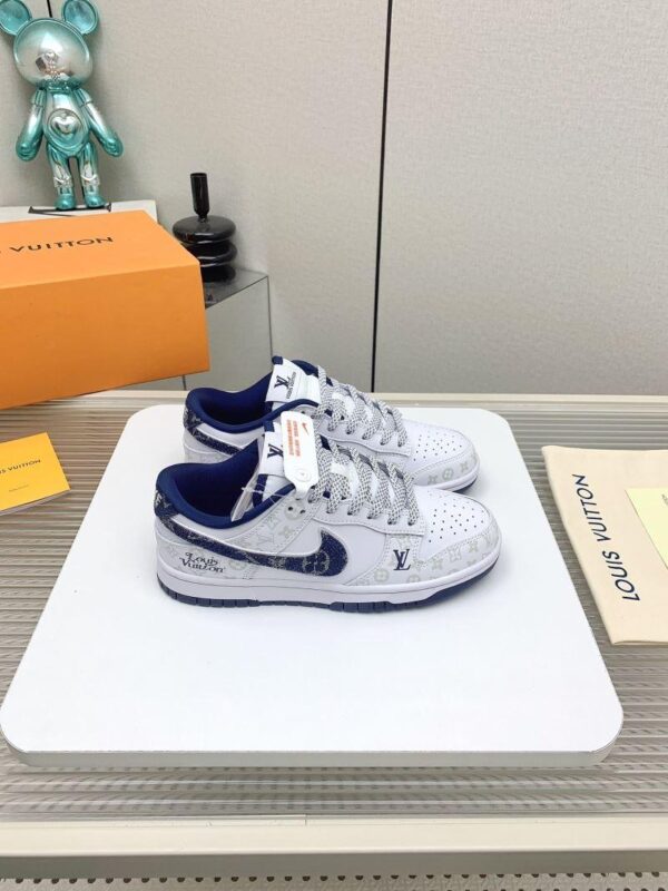 x Nike Shoes 6045-3164 - Image 2