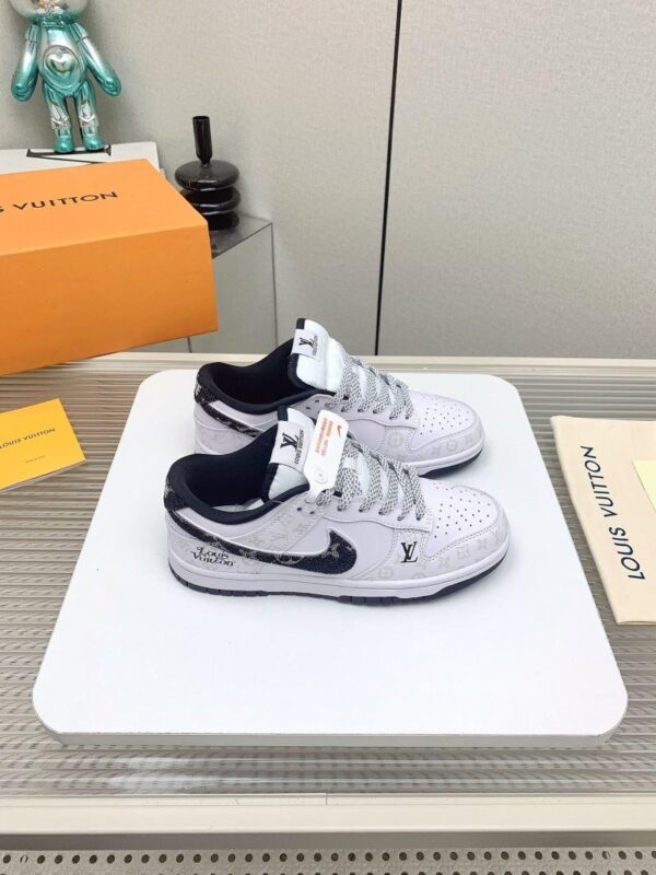 x Nike Shoes 6045-3163 - Image 2