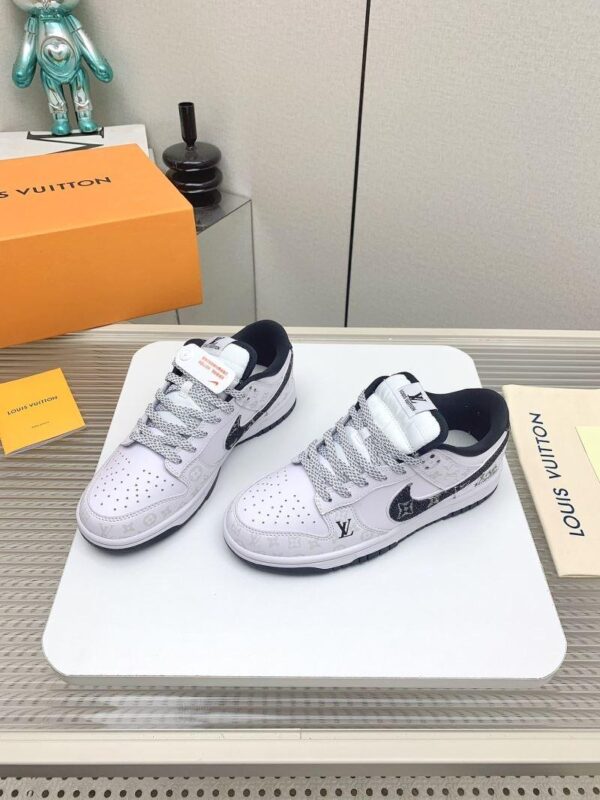 x Nike Shoes 6045-3163 - Image 3