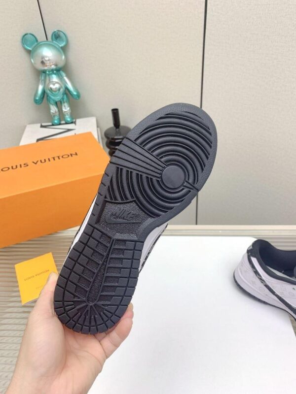 x Nike Shoes 6045-3163 - Image 6