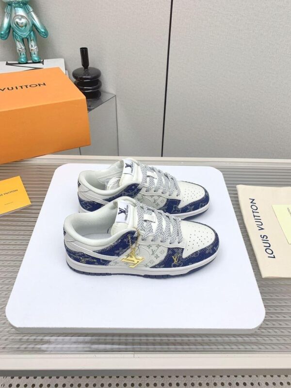 x Nike Shoes 6045-3162 - Image 2