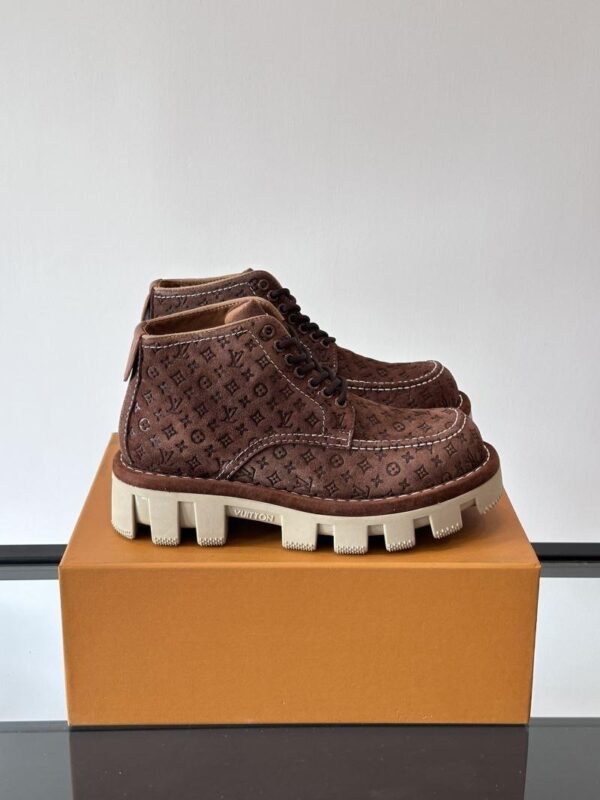 Boots 6038-2233