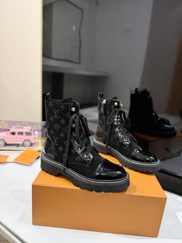 Boots 6088-2496