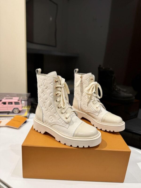 Boots 6088-2495