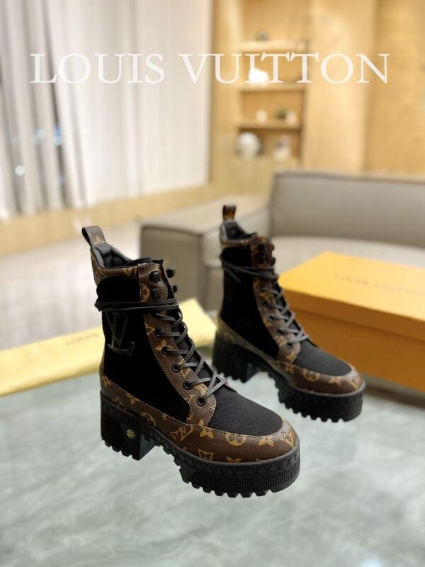 Boots 6088-2483